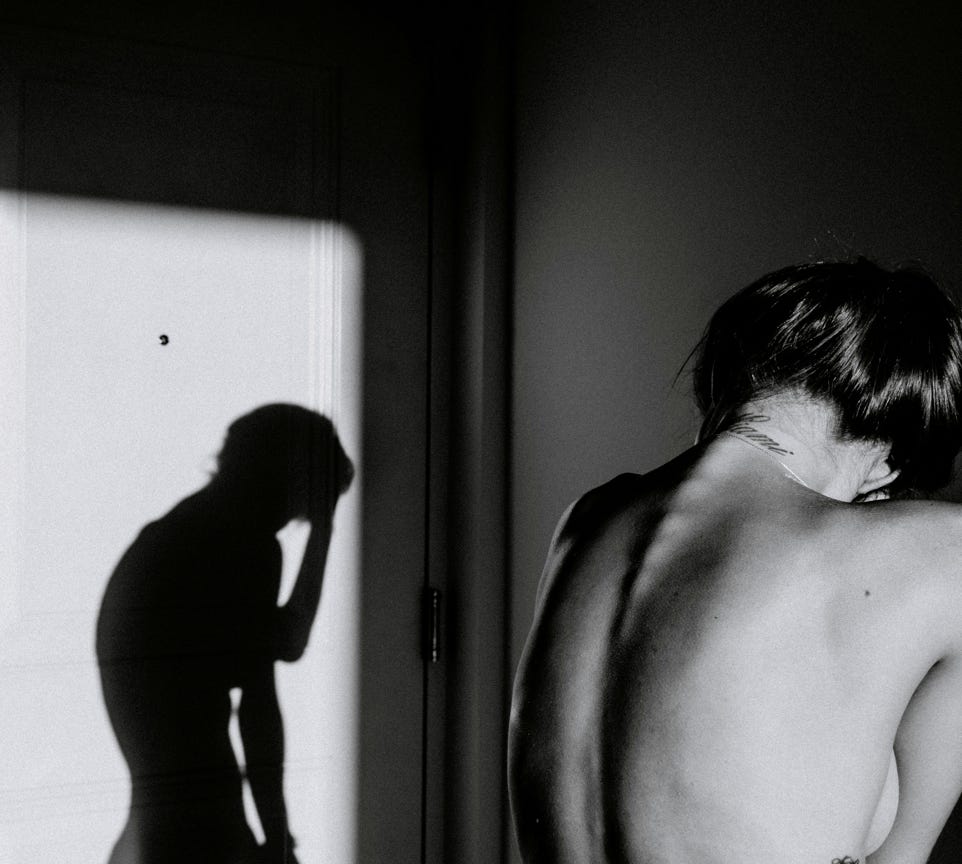 Oben Ohne Frau, Die Nahe Schatten Steht